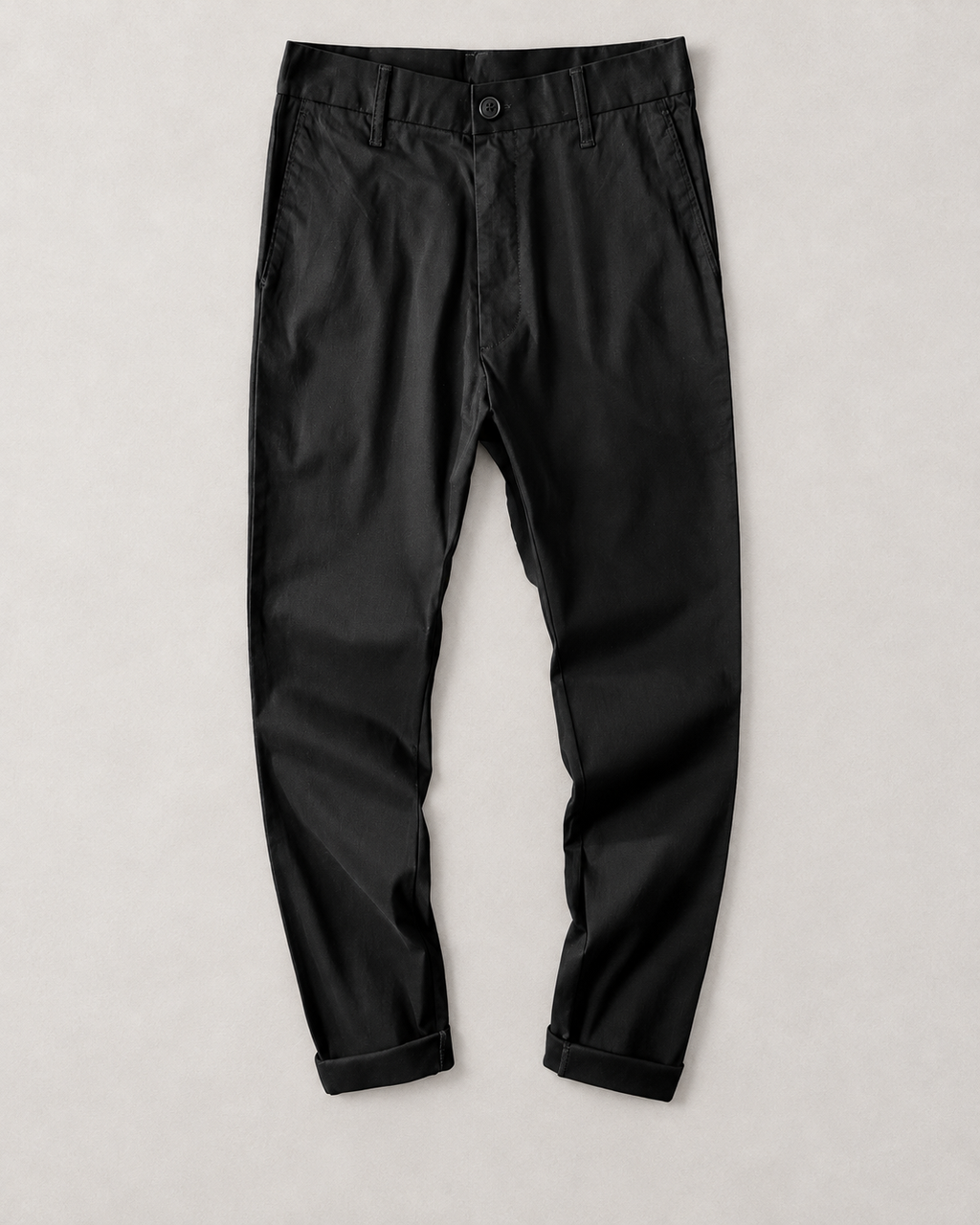 Pantalone nero slim disteso, vista anteriore completa