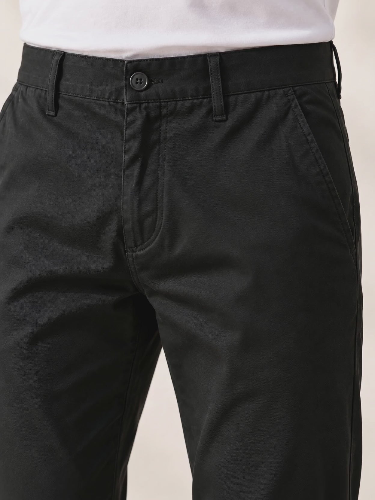 Video: dettaglio di vita, tessuto e tasca del pantalone nero